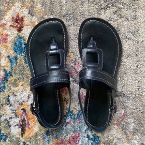 Bernardo Tegan Leather Sandals- Navy